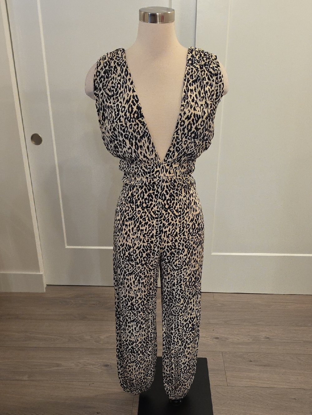Tucker Leopard Print Deep-V Jumpsuit in Cream & Black 100% silk size S EUC